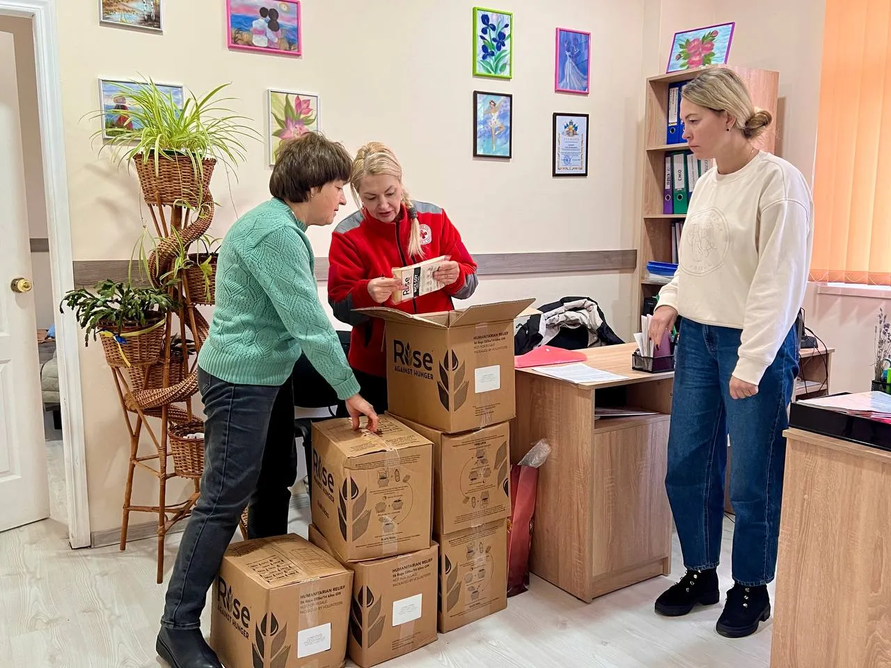 Підтримка Червоного Хреста в Теплодарі: тренінги з мінної безпеки та гуманітарна допомога